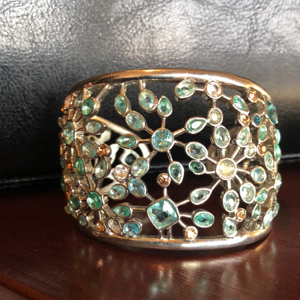 Bangle bracelet